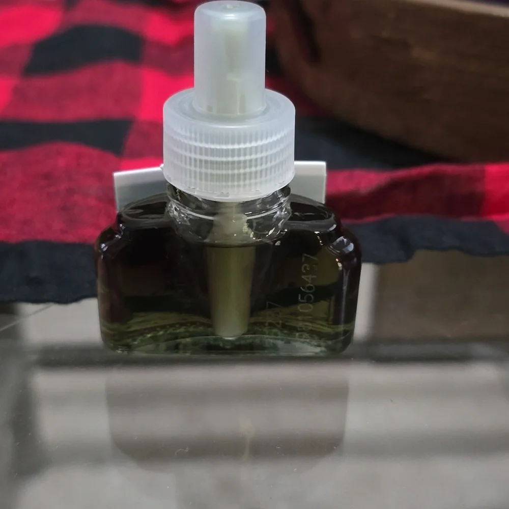 Yankee Candle ScentPlug Refill - Balsam & Cedar - Picture 2 of 4
